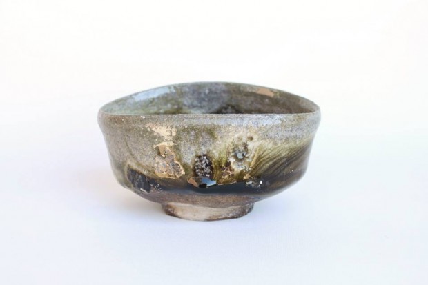 Hikidashi tea bowl